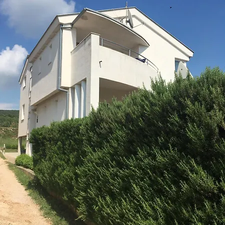 Maleo Apartment *